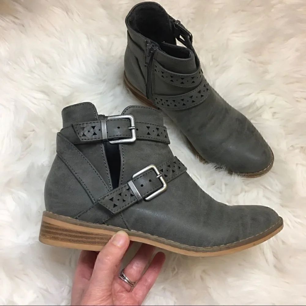 Rocket Dog | Gray Buckle Booties | 7.5